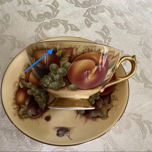 Set of Two Aynsley orchard fruits cups and saucers reproductions 2000 - Picture 9 of 10